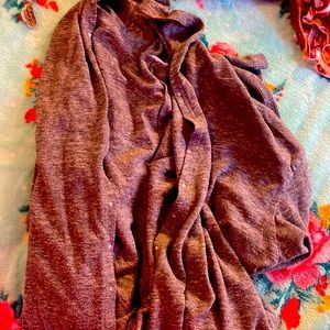 Gray thin cozy cover-up you can put your thumbs through the ends super cozy💙
